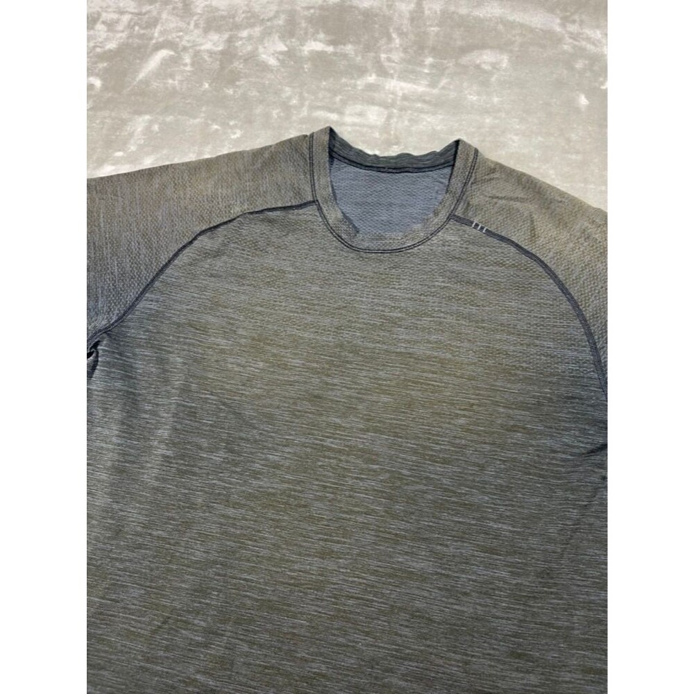 Lululemon Shirt Men Medium Graphite Gray Gym Training Running License to train